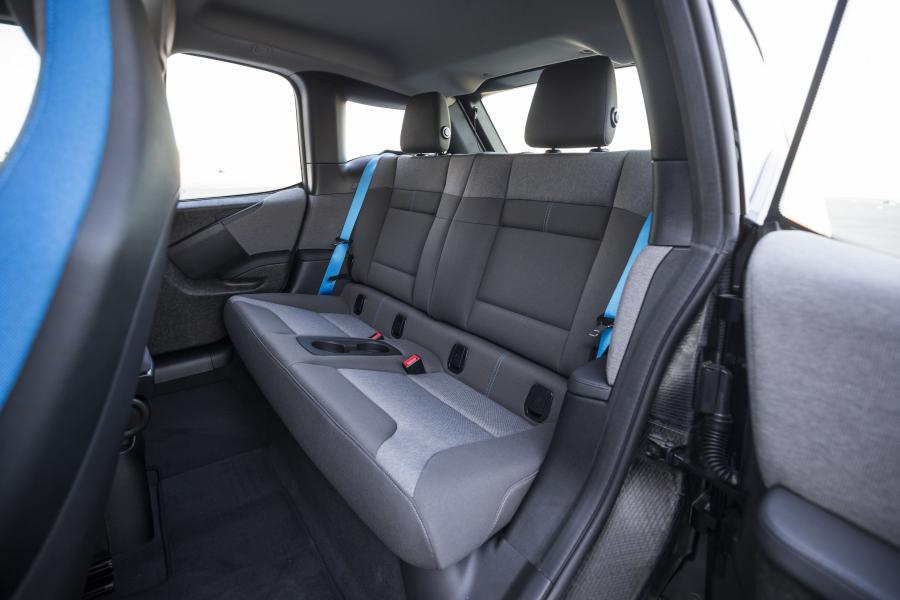 Интерьер BMW i3s (I01) 2017 года  (NA) (фото 9 из 40)
